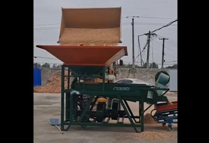 120噸環(huán)保烘干塔正在運(yùn)行中